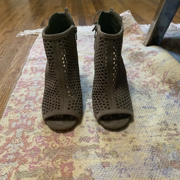 Gianni Bini Peep Toe Shooties - Picture 3 of 4